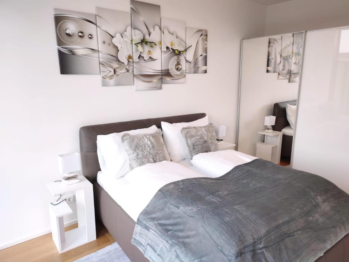 Panorama Apartment Vienna - Free Parking, Sauna & Fitness Екстериор снимка